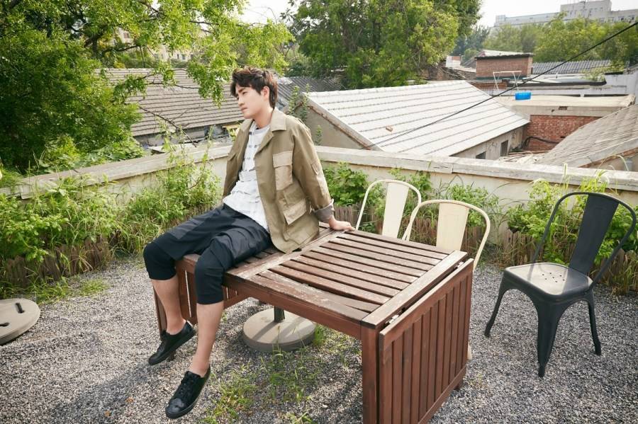 演員楊玏秋季慵懶寫真曝光 變身雅痞紳士