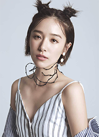 闞清子俏皮丸子頭寫真 靈動(dòng)演繹元?dú)馍倥? / data-6bko=