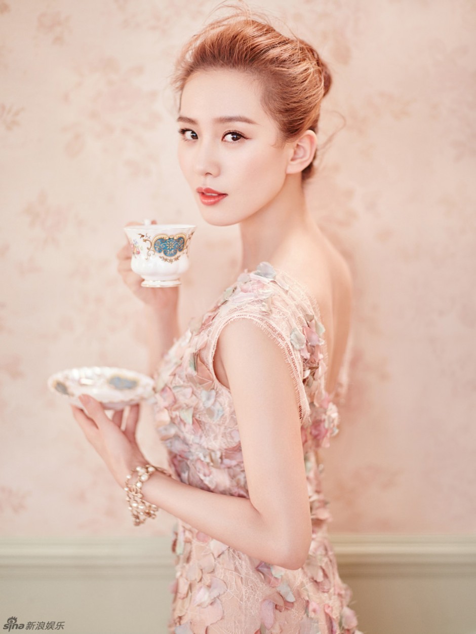 劉詩(shī)詩(shī)時(shí)尚雜志寫(xiě)真大片 粉嫩優(yōu)雅美到窒息