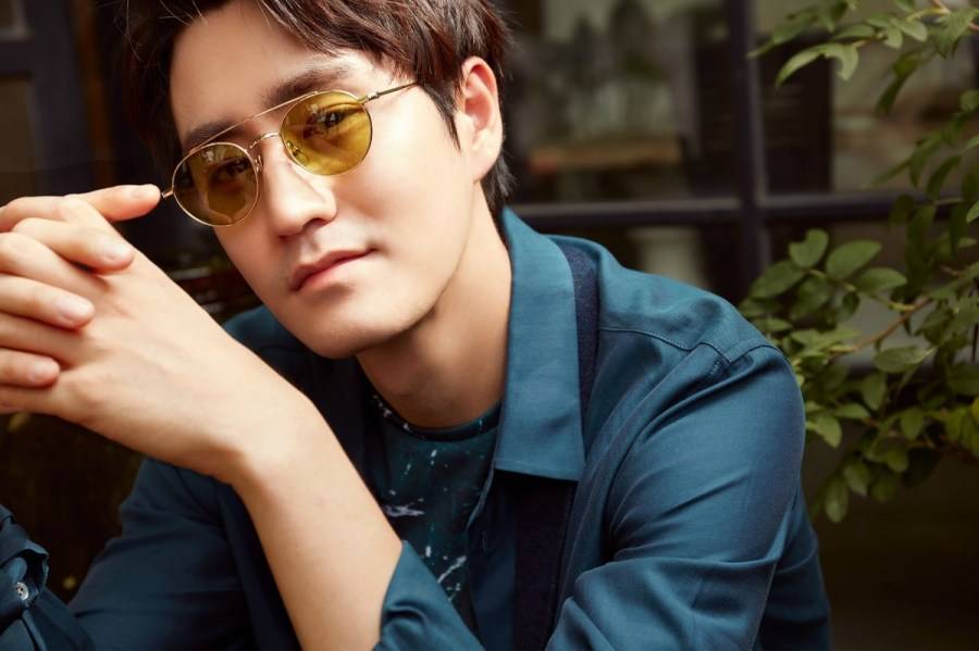 演員楊玏秋季慵懶寫真曝光 變身雅痞紳士