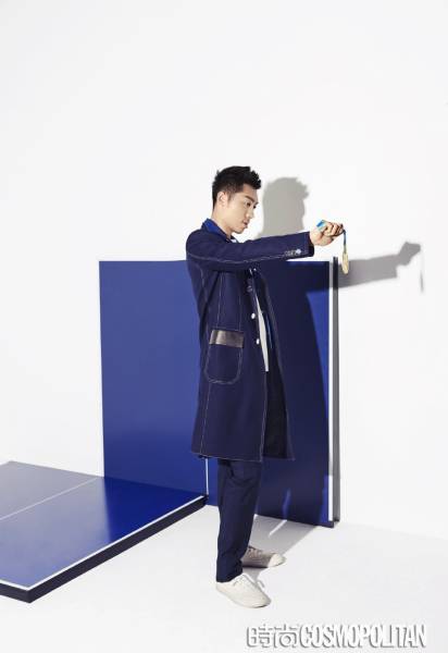 劉國梁馬龍最新寫真曝光 慘遭徒弟&ldquo;捆綁&rdquo;