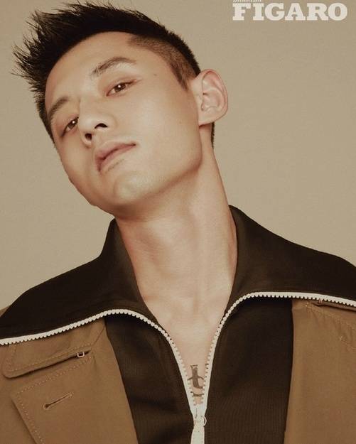 張繼科初秋時尚大片曝光 吐舌撩妹帥氣不減