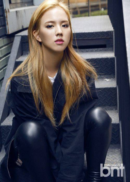 韓國歌手Unpretty Janey寫真 金色長(zhǎng)發(fā)凸顯氣質(zhì)