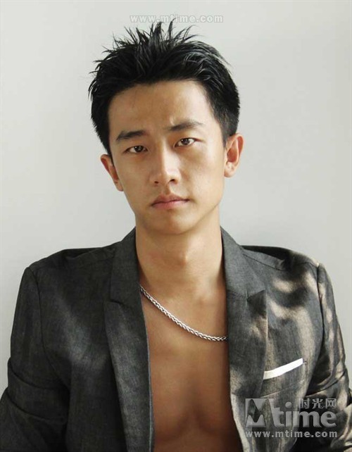 黃軒毛衣寫(xiě)真