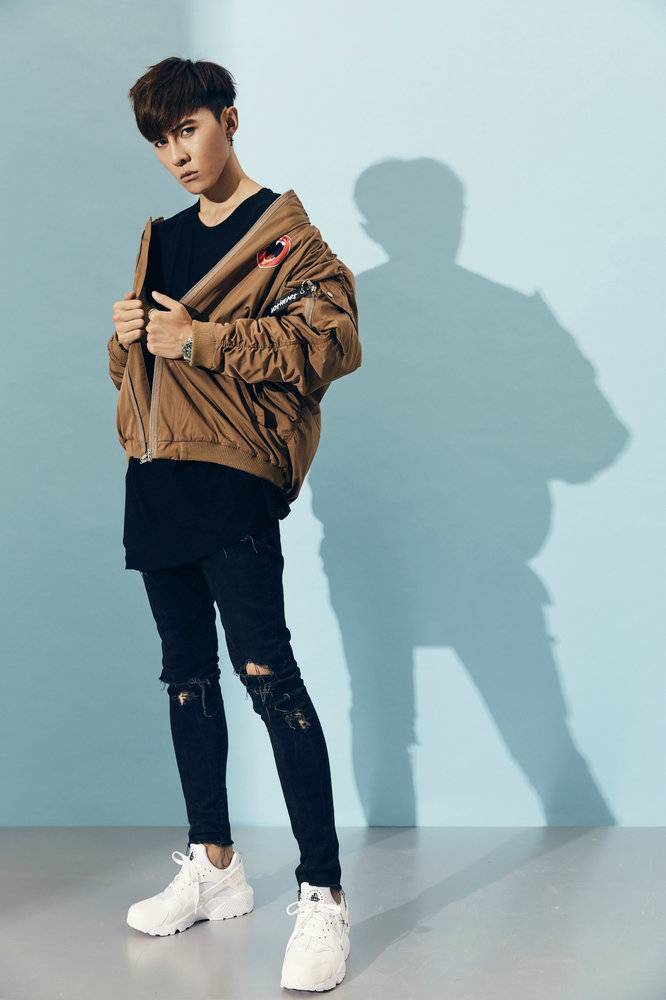 唐禹哲最新寫真大片 朋克紳士潮味十足