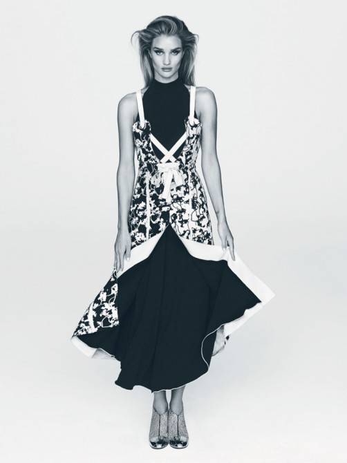 英國名模羅茜漢丁頓惠特莉性感大片演繹秋裝穿搭