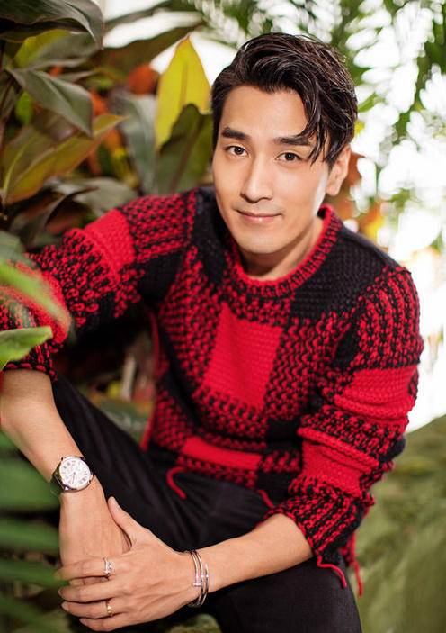 趙又廷時(shí)尚寫真圖片 濃濃秋意顯暖男氣質(zhì)