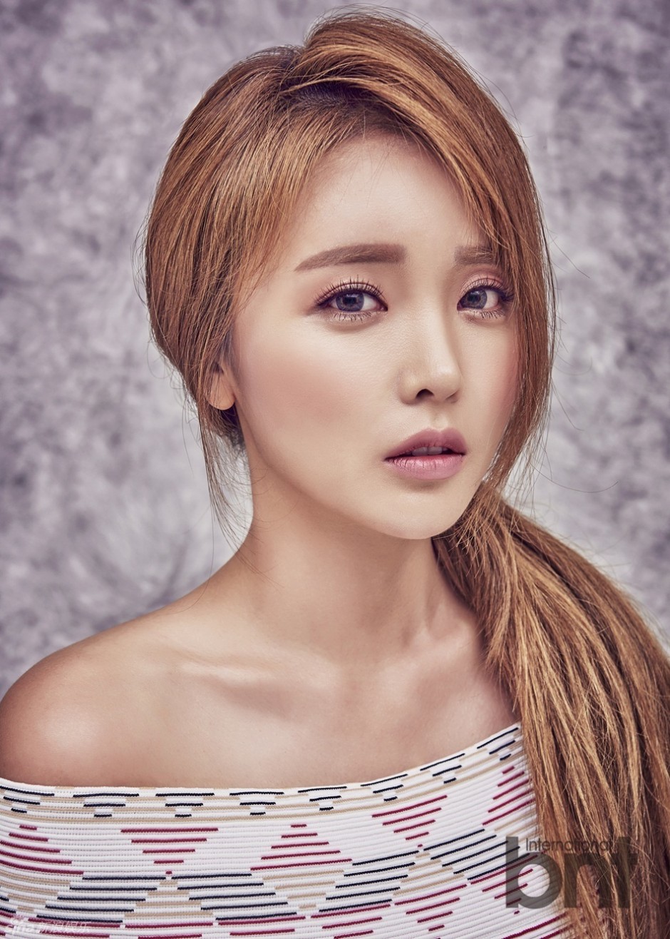 韓星洪真英性感寫真合集 小露香肩顯迷人身材