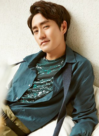 演員楊玏秋季慵懶寫真曝光 變身雅痞紳士