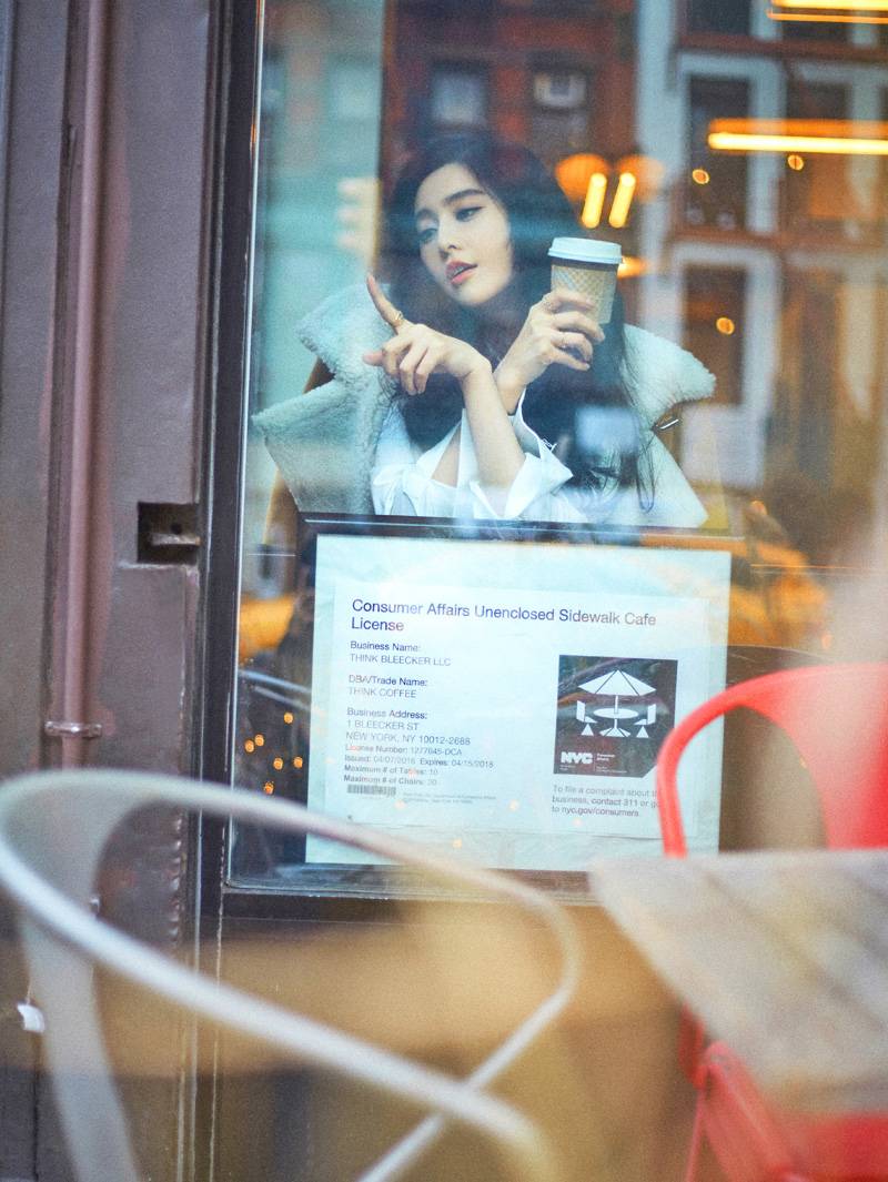 范冰冰早春穿搭街拍 率性自在中性風十足