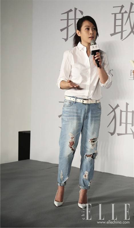 白襯衫配牛仔 叫醒初夏的清爽搭配！