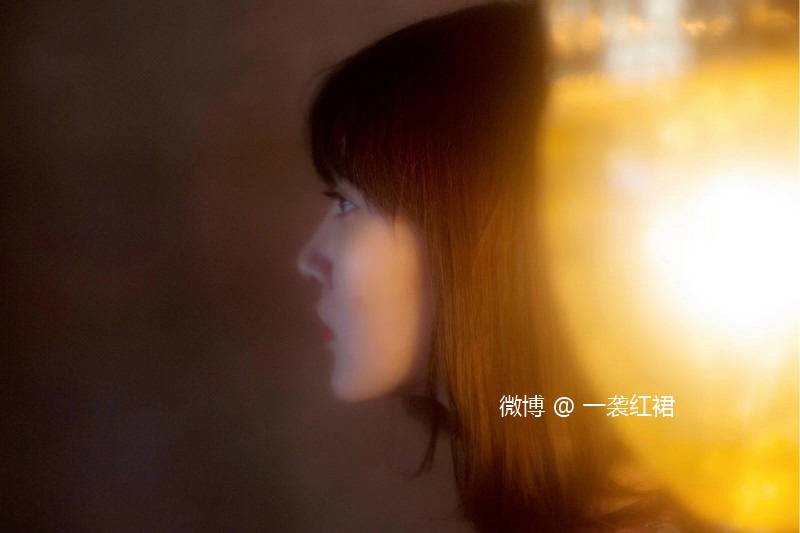 聽一襲紅裙邊打游戲邊跟你掰扯情感法律知識