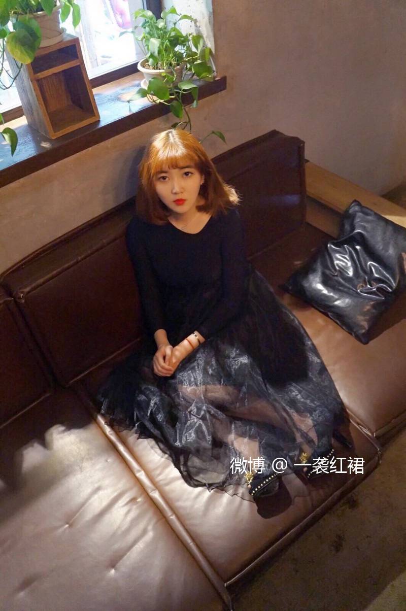 聽一襲紅裙邊打游戲邊跟你掰扯情感法律知識