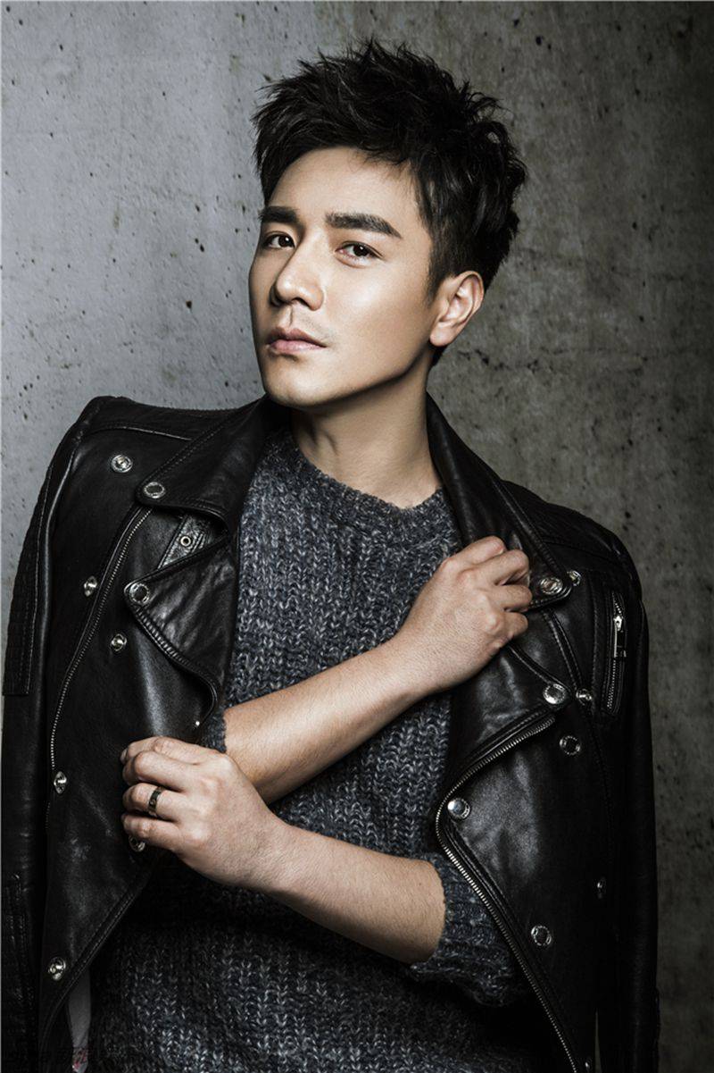 皮衣男鄧寧硬朗出鏡型男寫(xiě)真大片