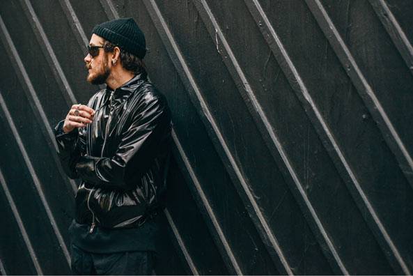 來瞧瞧型男大叔Nick Wooster等人的街頭穿搭