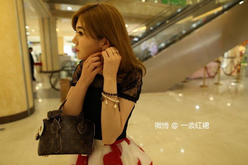 聽一襲紅裙邊打游戲邊跟你掰扯情感法律知識(shí)