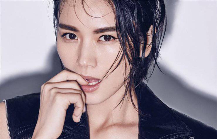 曹曦文黑西裝魅力寫真 真空出鏡性感十足