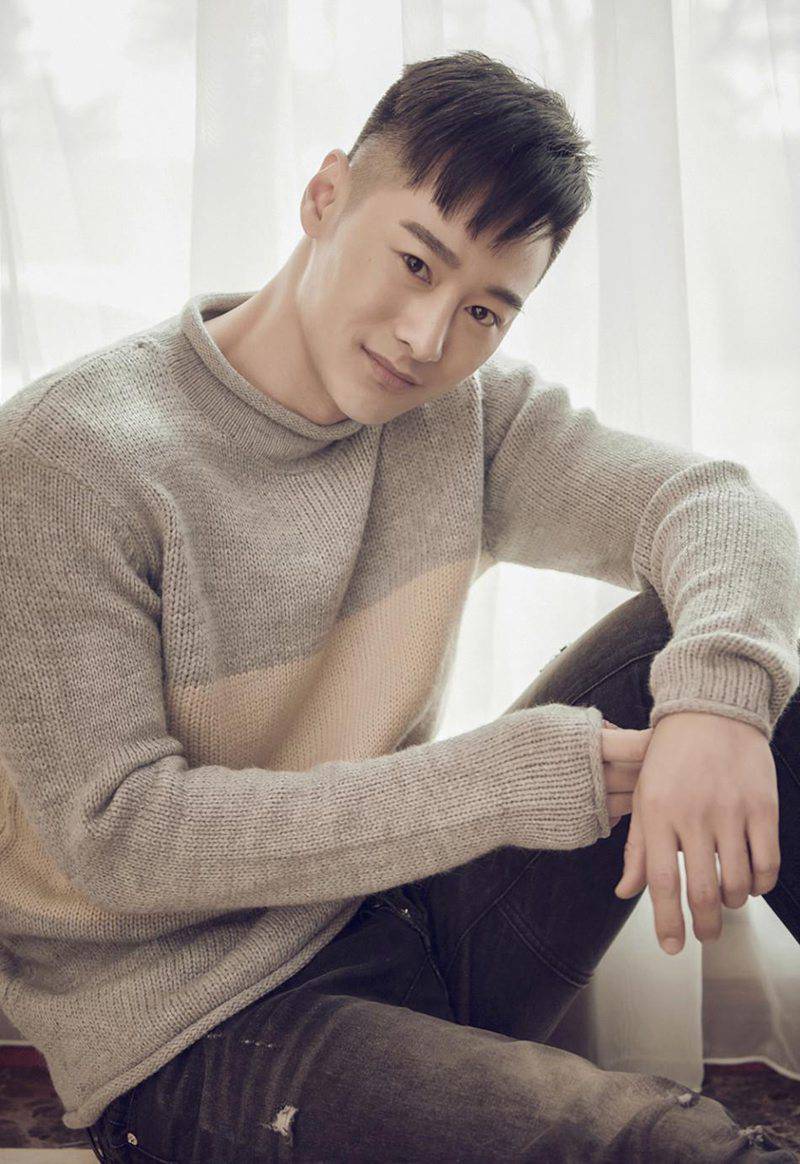 演員亓航午后家居寫真集曝光 散發(fā)鄰家氣息