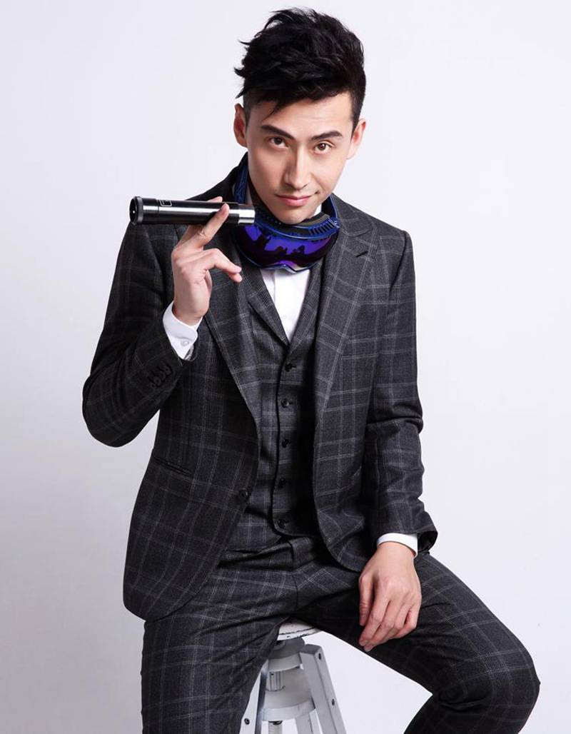 演員劉立寫(xiě)真大片曝光 搞怪表情圈粉無(wú)數(shù)