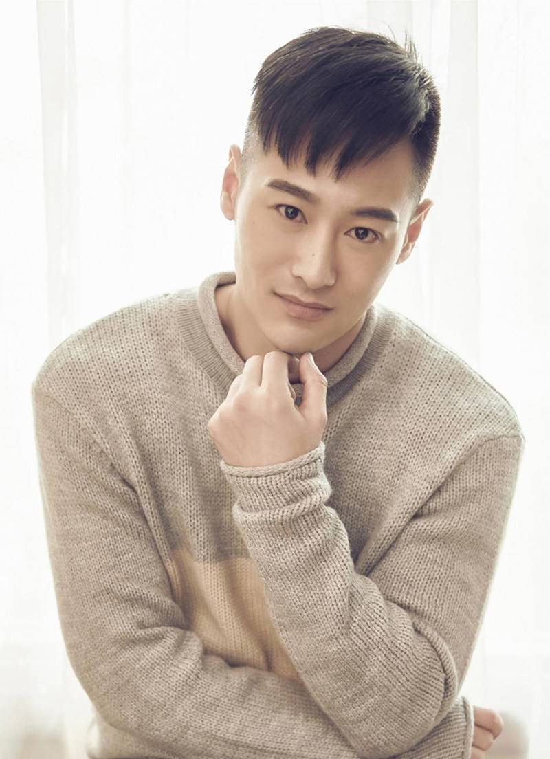 演員亓航午后家居寫真集曝光 散發(fā)鄰家氣息