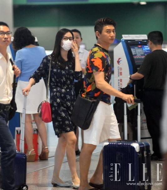 劉詩(shī)詩(shī)街拍生活照大曝光 私下搭配衣品超贊