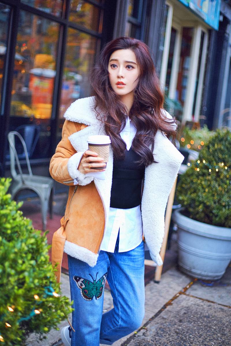 范冰冰早春穿搭街拍 率性自在中性風(fēng)十足