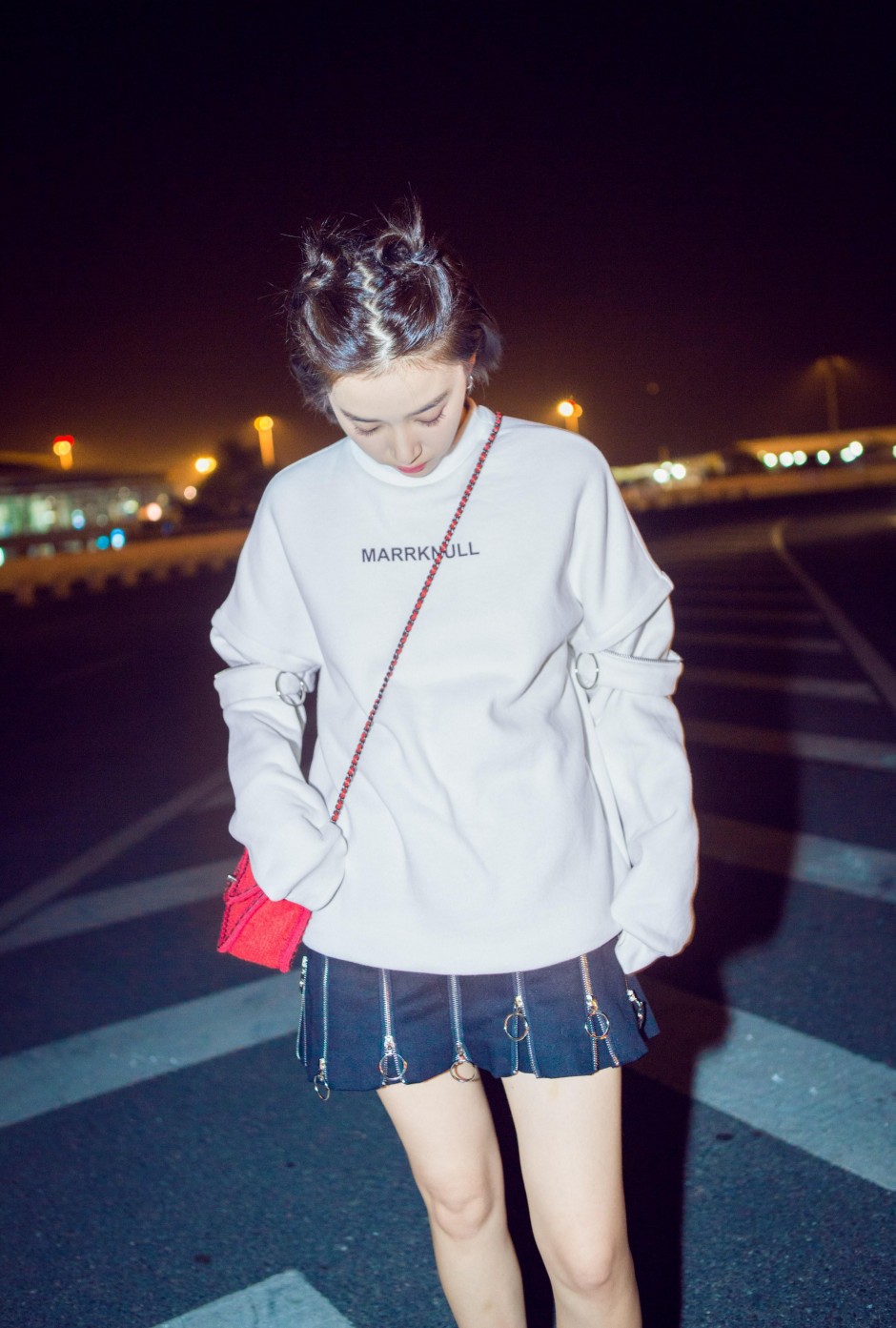 闞清子機(jī)場(chǎng)街拍曝光 盡顯鬼馬精靈范兒