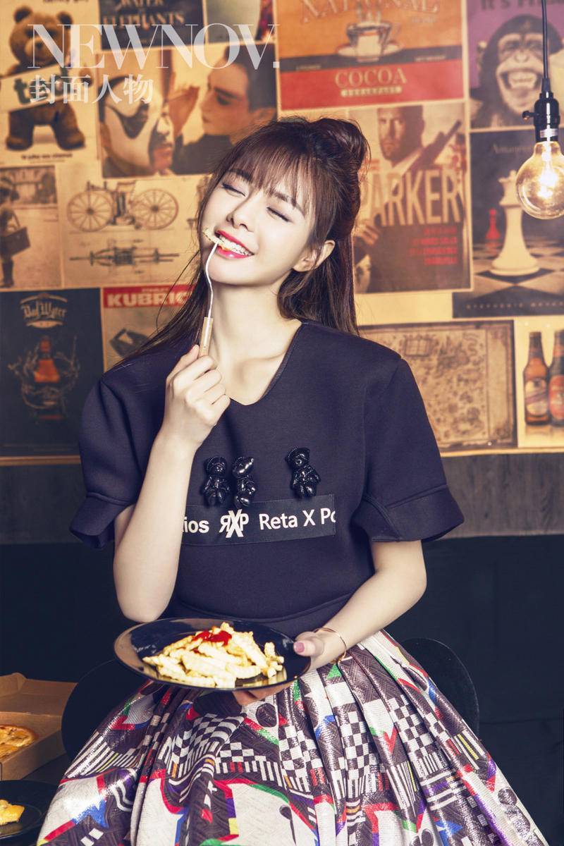 沈夢辰夏日寫真文藝范 小露香肩慵懶顯性感