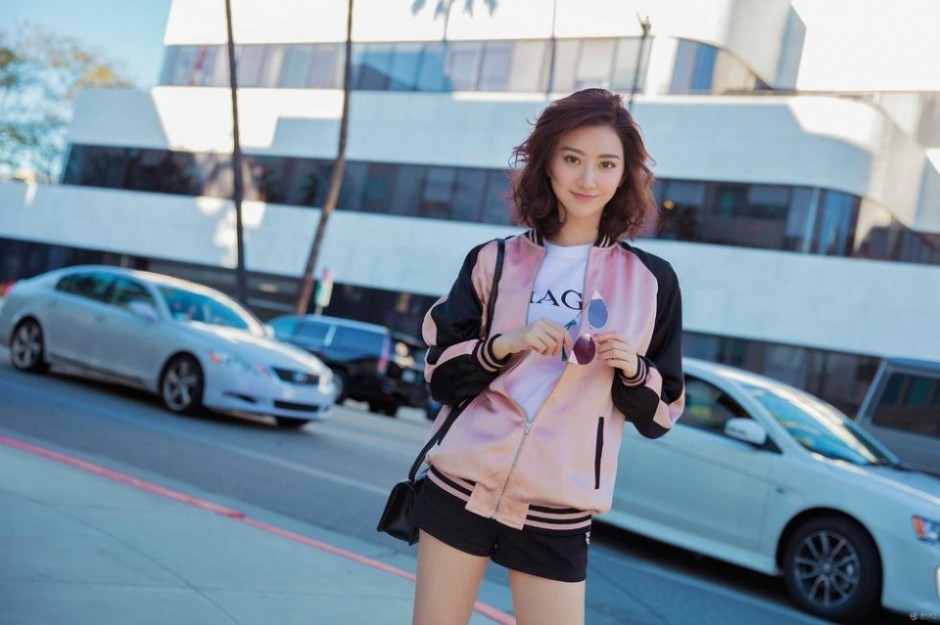 景甜時(shí)尚街拍隨心搭配 逆天大長腿搶鏡