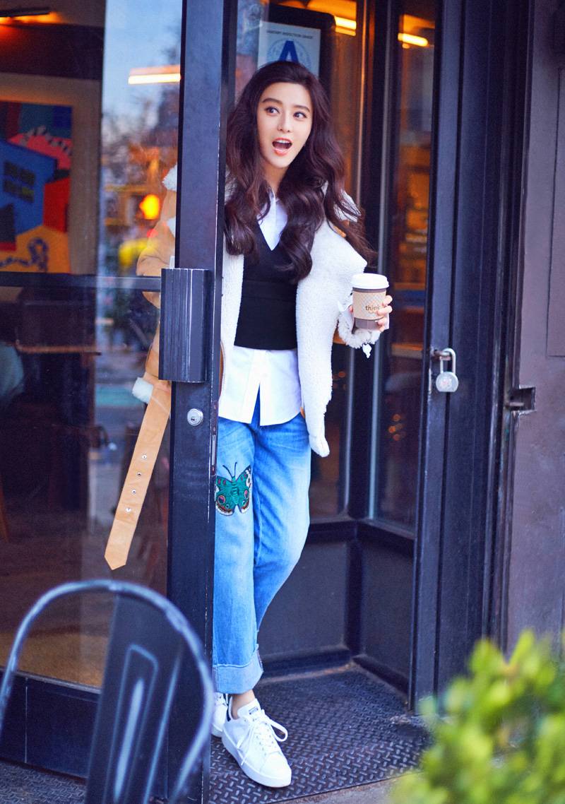 范冰冰早春穿搭街拍 率性自在中性風十足