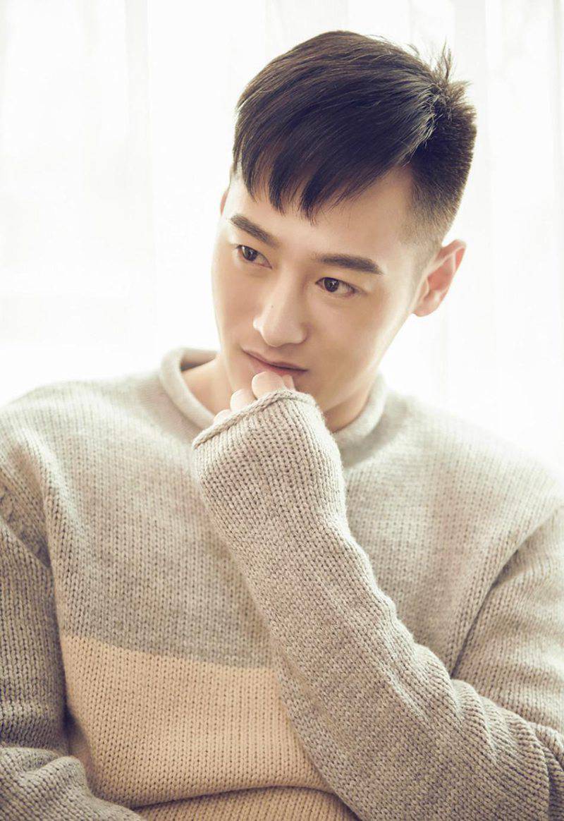 演員亓航午后家居寫真集曝光 散發(fā)鄰家氣息