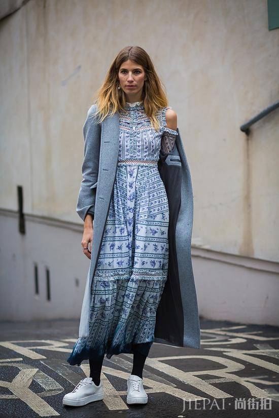 潮流街拍達(dá)人教你大衣配裙子這樣穿最時(shí)髦