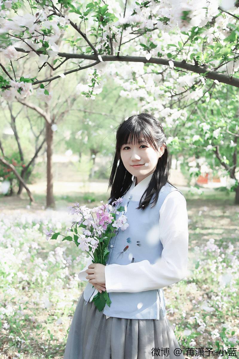 B站舞蹈系元氣美少女藍(lán) 來自二次元的治愈系少女