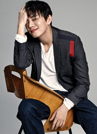 影帝劉亞仁痞氣笑容寫真 目光深邃展型男魅力