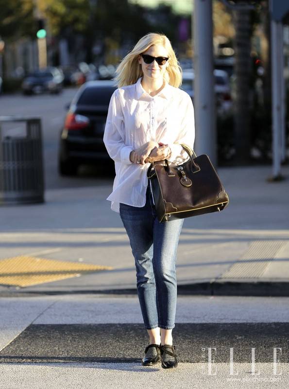 白襯衫配牛仔 叫醒初夏的清爽搭配！