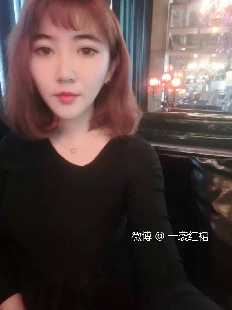 聽一襲紅裙邊打游戲邊跟你掰扯情感法律知識