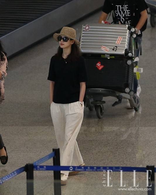 劉詩詩街拍生活照大曝光 私下搭配衣品超贊