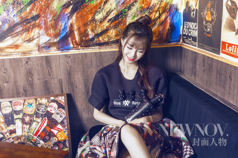 沈夢辰夏日寫真文藝范 小露香肩慵懶顯性感