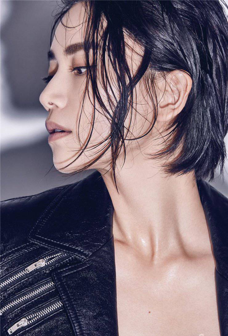 曹曦文黑西裝魅力寫(xiě)真 真空出鏡性感十足