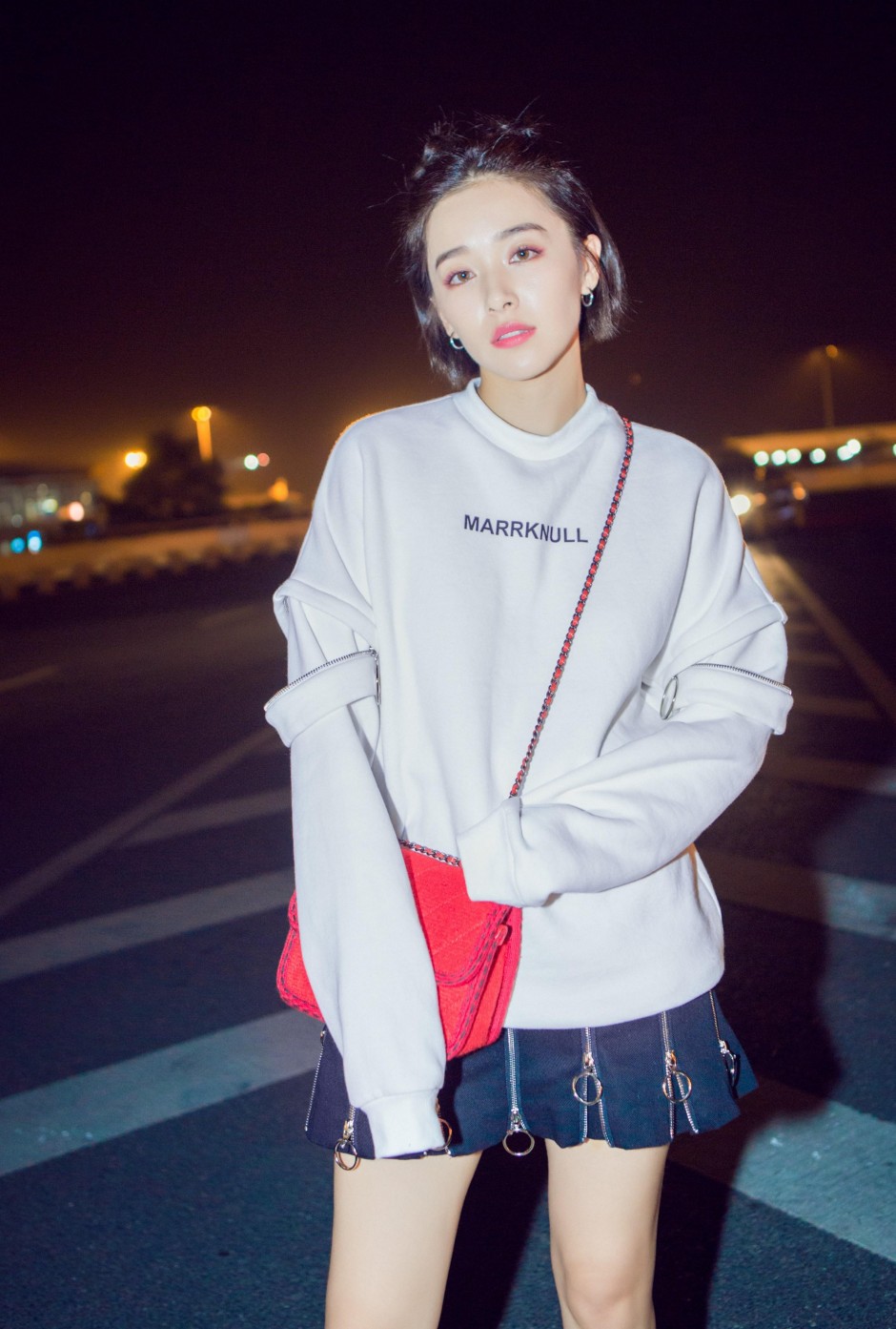 闞清子機(jī)場(chǎng)街拍曝光 盡顯鬼馬精靈范兒