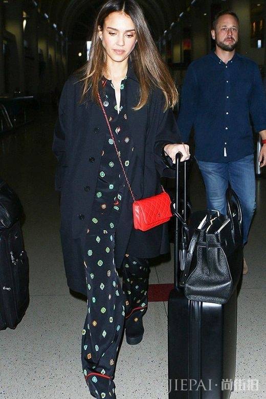 旅行怎么可以不美美噠 學(xué)學(xué)這些明星的機場街拍