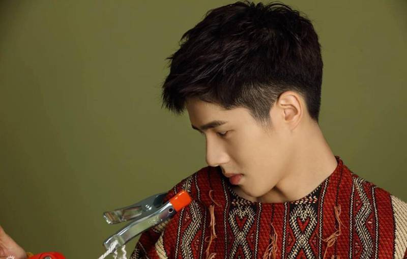 當(dāng)紅小生劉昊然時尚寫真變身扯線木偶