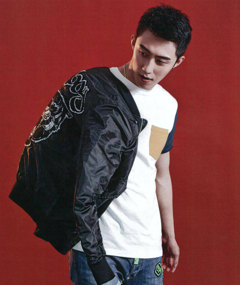 小鮮肉黃景瑜肌肉性感寫真帥出新高度