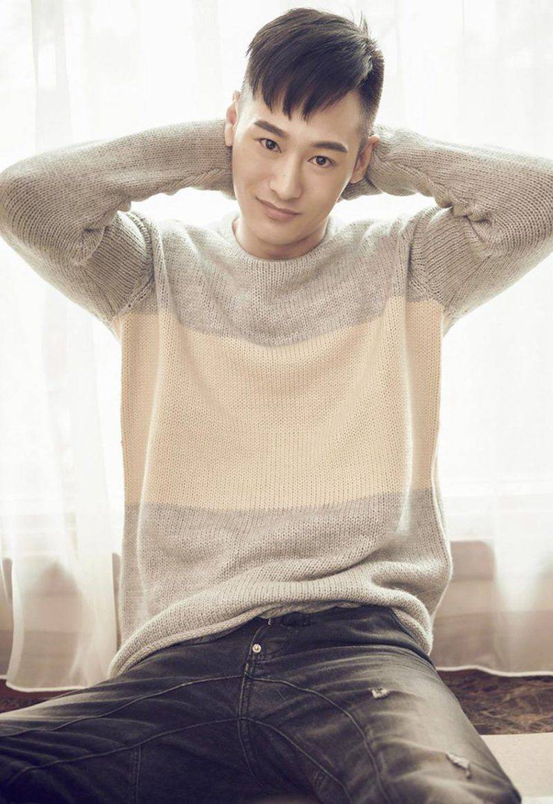 演員亓航午后家居寫真集曝光 散發(fā)鄰家氣息