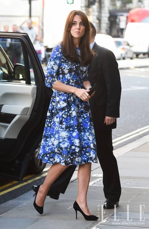 劉雯街拍實(shí)用搭配 教你夏季即防曬又美麗的制勝法寶！