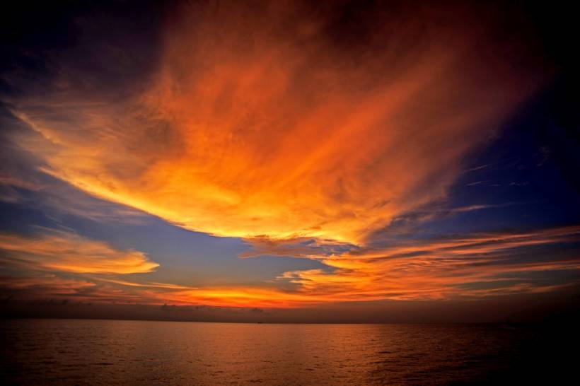 海邊云彩晚霞風景圖片欣賞