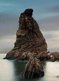 海邊礁石風(fēng)景圖片