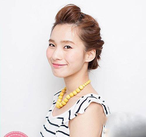 早春精美編發(fā) 彰顯清新迷人氣質(zhì)