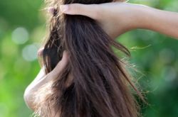 頭發(fā)靜電怎么處理 5小妙招還你一頭柔順秀發(fā)