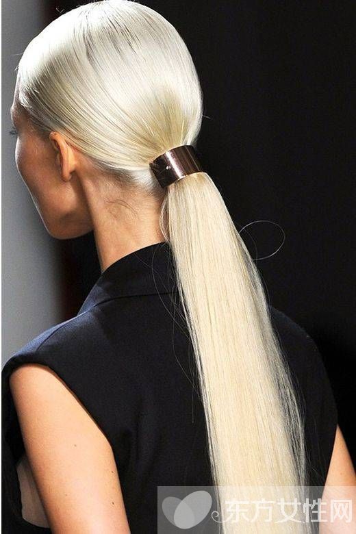 年會裝扮小心機 試試今年最流行的金屬發(fā)飾